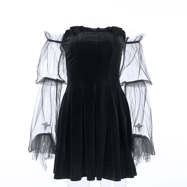 womens-elegant-gothic-dress-946536.png